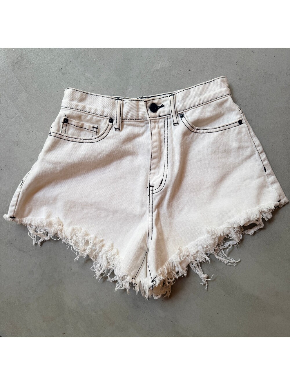 BDG White Denim Frayed Hem Shorts Size 26 Boho Festival Concert Summer